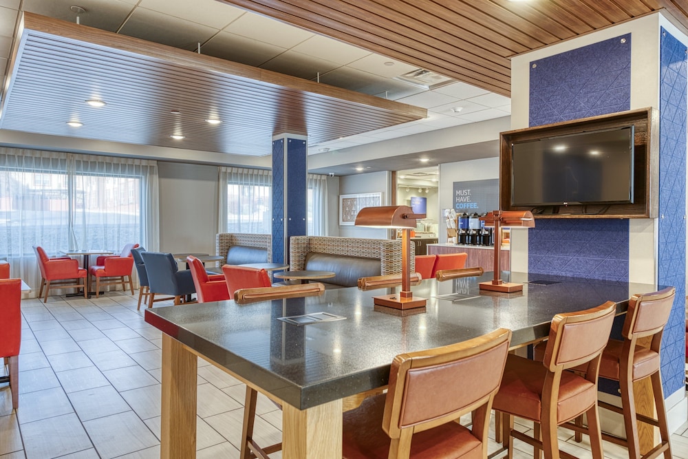 Holiday Inn Express & Suites Manitou Springs by IHG - photo 47
