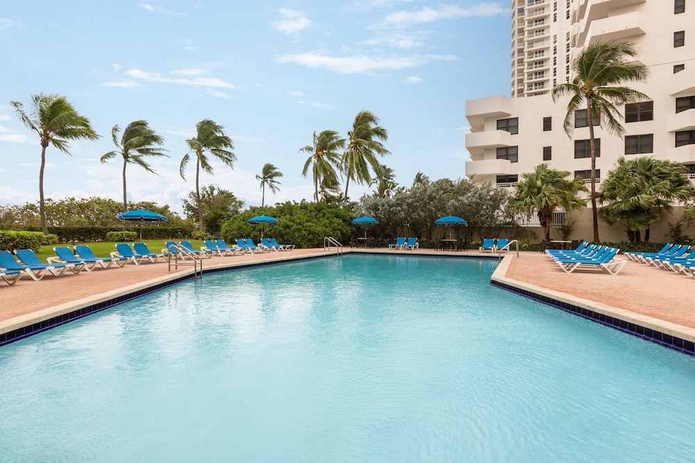 Holiday Inn Miami Beach Oceanfront by IHG - photo 17