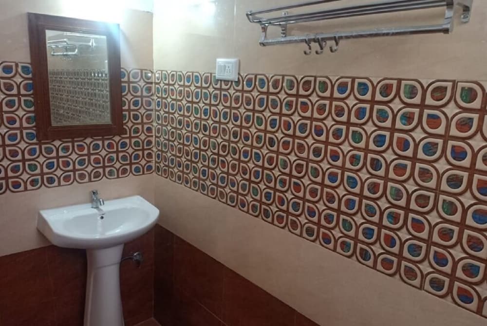 Goroomgo Heera Palace Mysore in Mysore, India