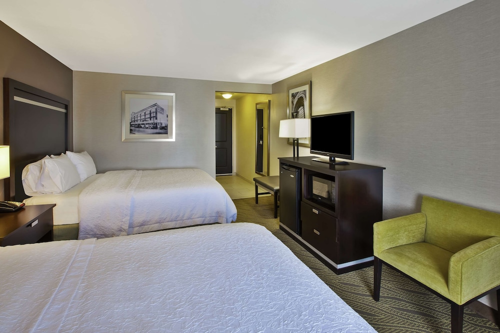 Hampton Inn & Suites Elyria - photo 7