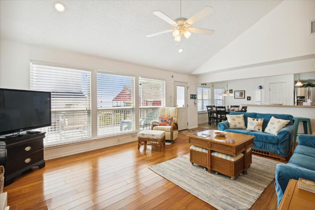 Pelican Path by Ryson Vacation Rentals — 4-Star Luxury Hotel in Galveston, United States