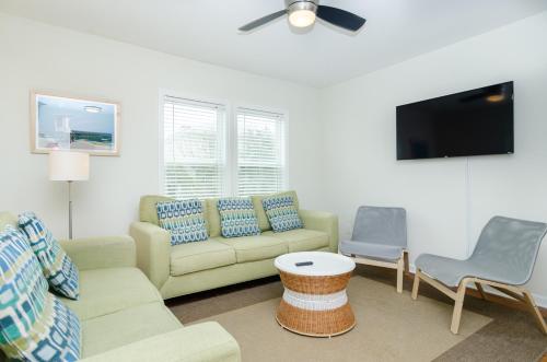 Sunset Breeze by Bryant Real Estate in Wrightsville Beach, United States