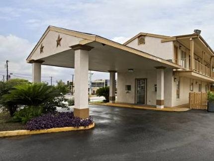 Fireside Hotel - last minute hotel in San Antonio