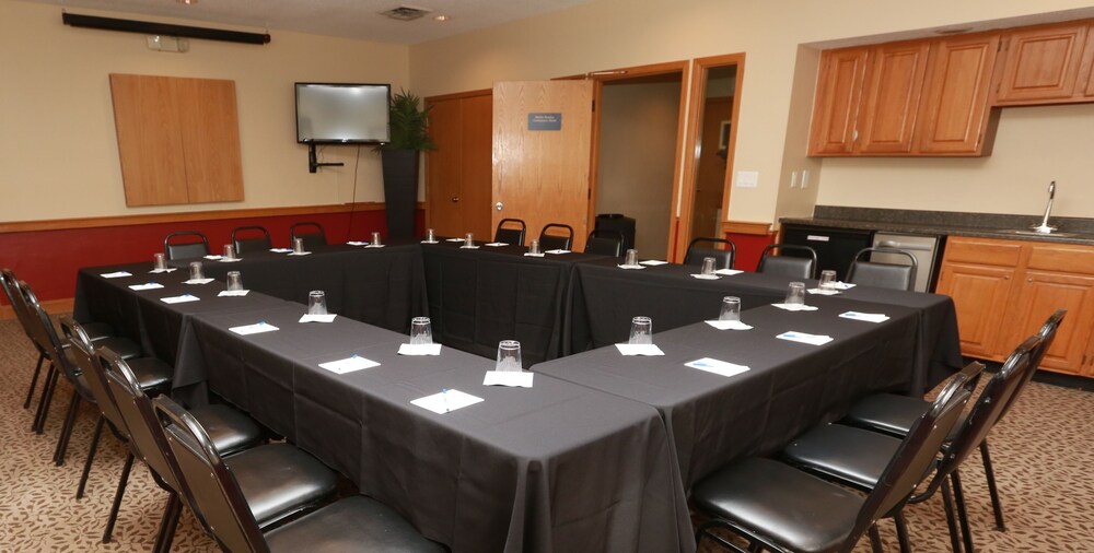 Sterling Hotel and Suites - photo 40