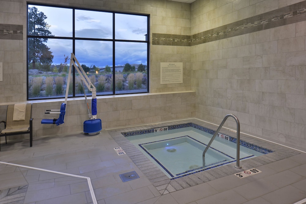 Hampton Inn & Suites Bend - photo 36