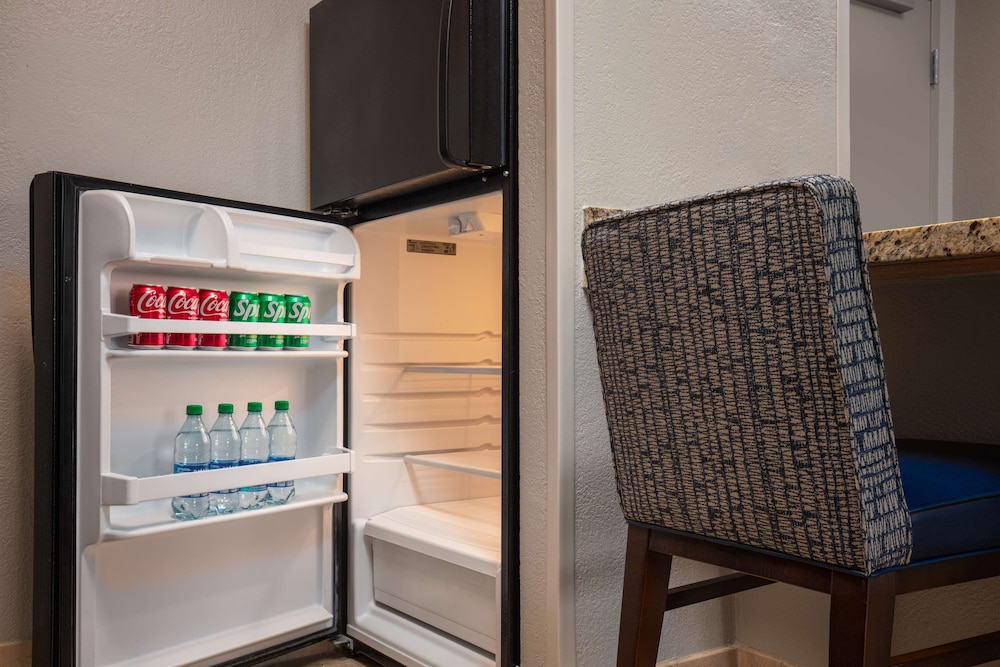 Hampton Inn & Suites El Paso Airport - photo 23