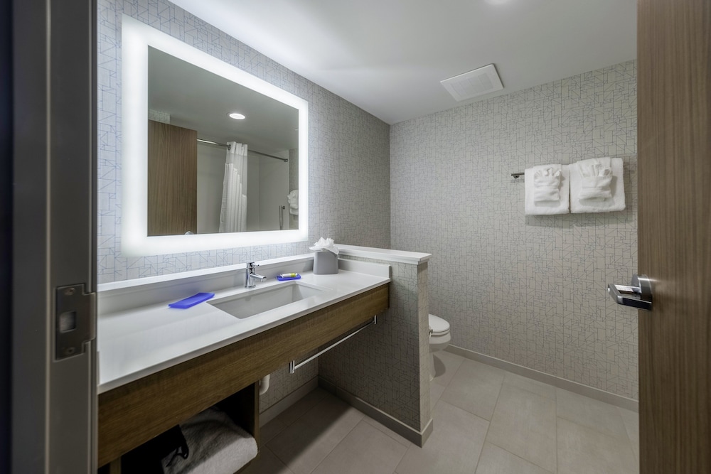 Holiday Inn Express & Suites Staunton by IHG - photo 16