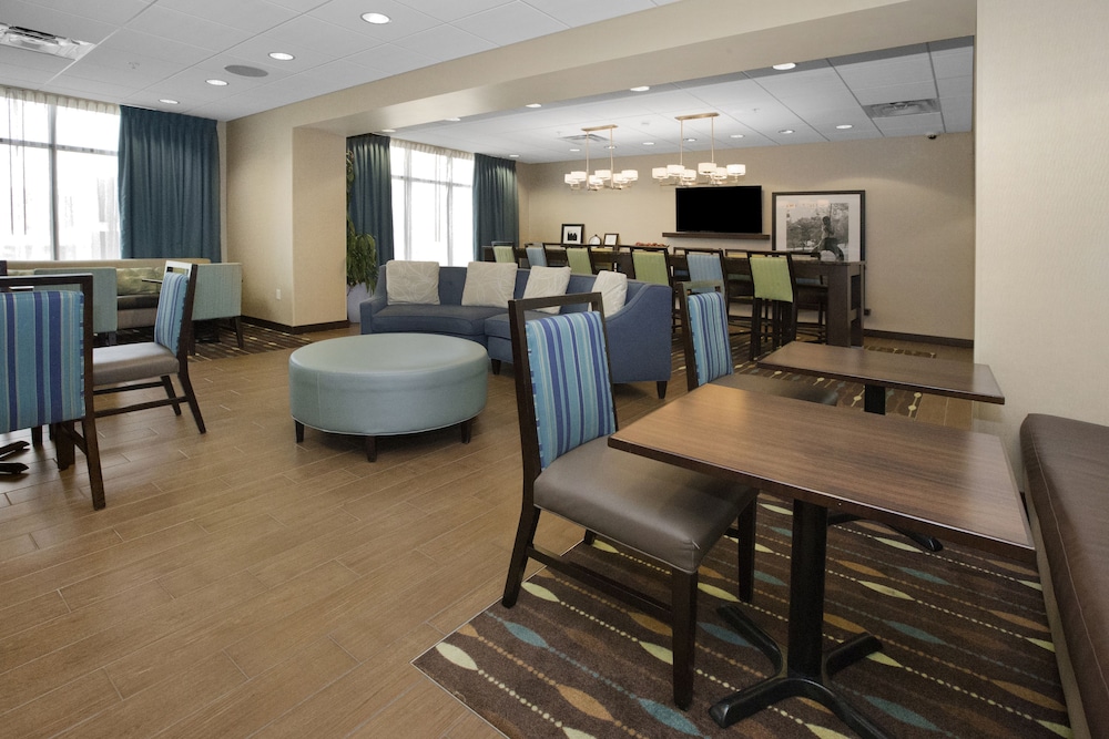 Hampton Inn Pittsburgh Bridgeville - photo 51