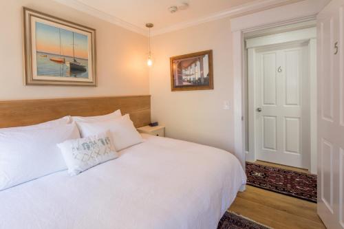 The Clarendon House - photo 19