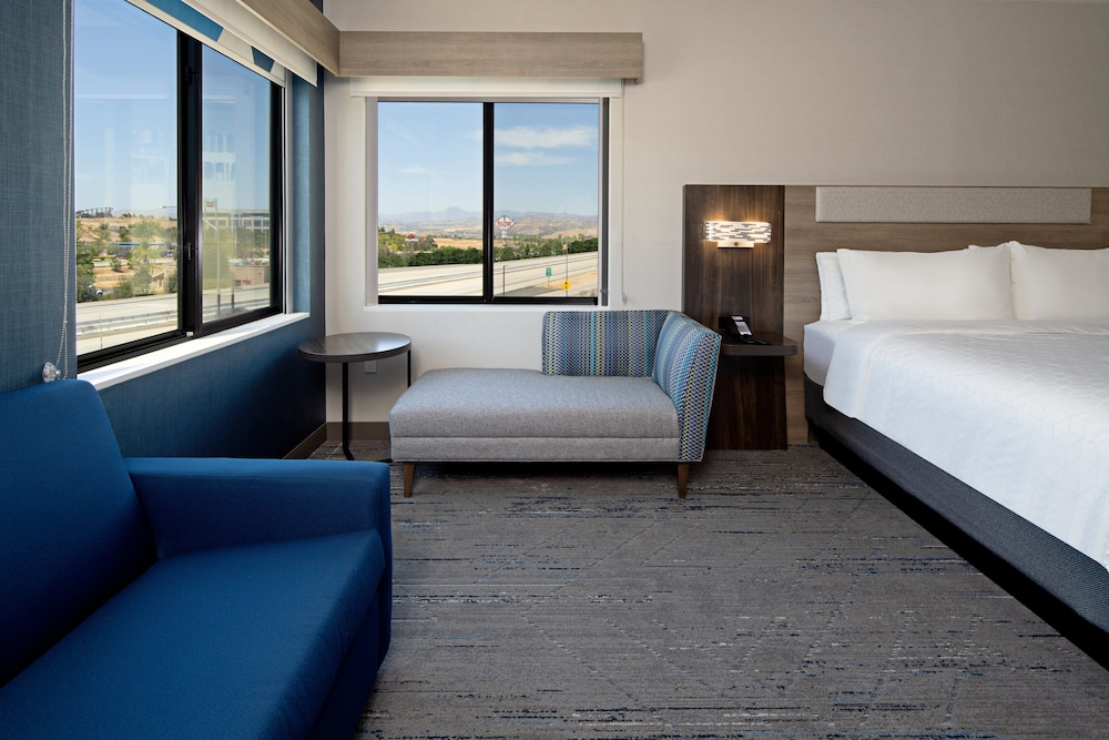 Holiday Inn Express & Suites Valencia Santa Clarita by IHG - photo 9