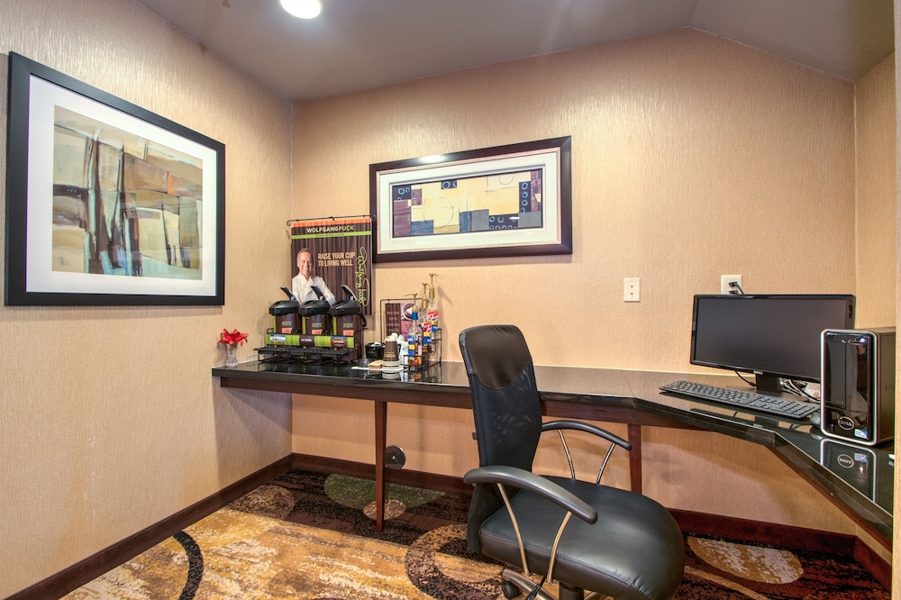 Cobblestone Inn and Suites Holyoke - photo 41