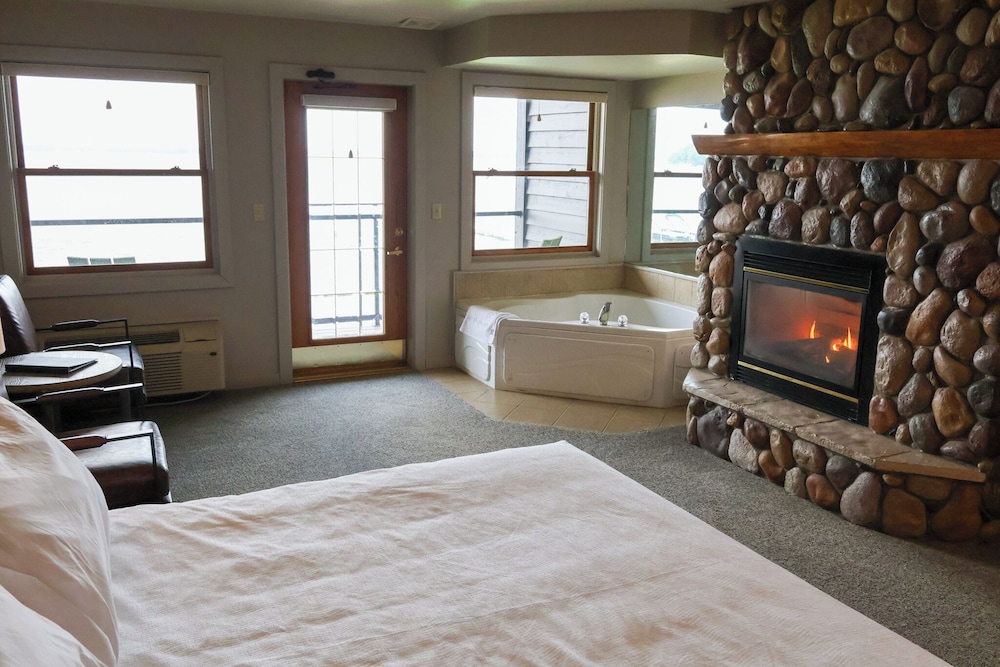Quarterdeck Resort & Restaurant - photo 119
