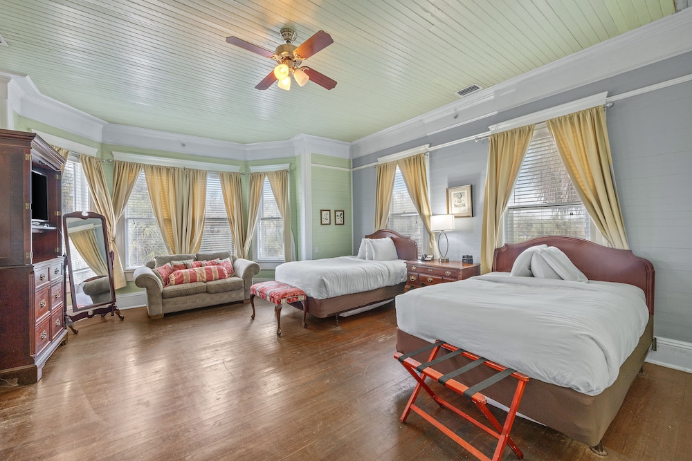 Coombs Inn and Suites - photo 15
