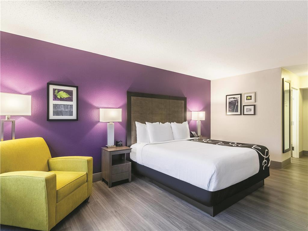 La Quinta Inn & Suites by Wyndham Virginia Beach - photo 17