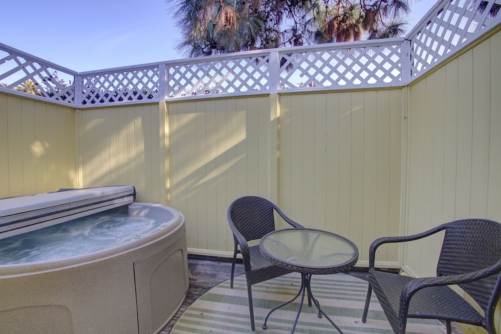 Secret Garden Inn and Cottages - photo 94