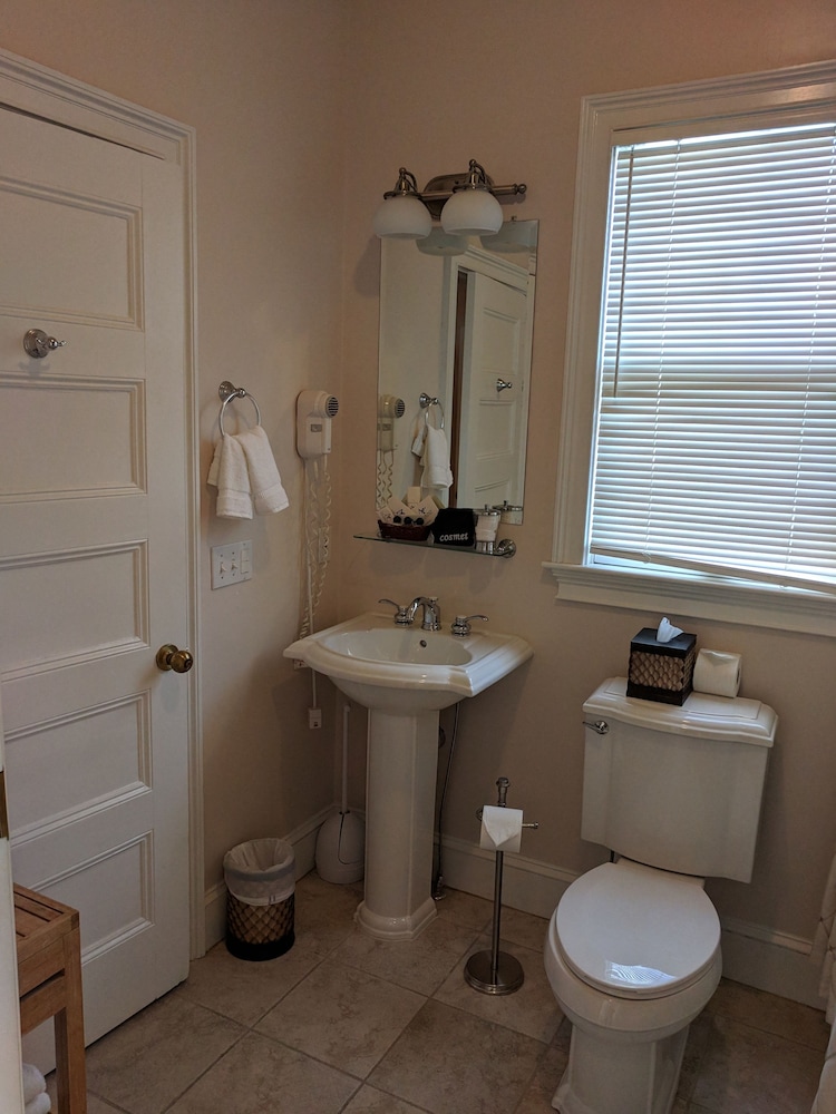 Almondy Inn - photo 96