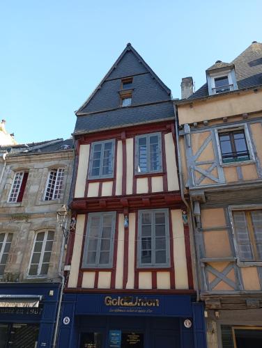 Escapade Romantique Sous Les Toits de Kereon Centre Historique Rue Pietonne in Quimper, France