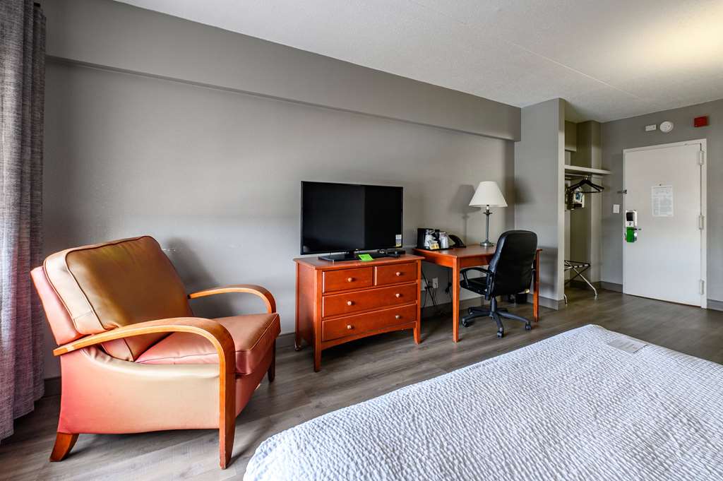 La Quinta Inn & Suites by Wyndham New Haven - photo 16