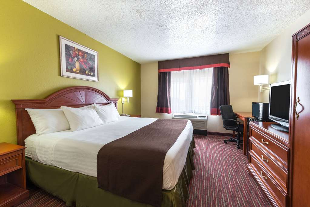 Baymont by Wyndham Louisville East - photo 7