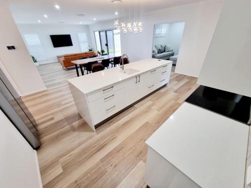Large and Private Executive Home Secure parking for boats — 4-Star Luxury Hotel in Hervey Bay, Australia