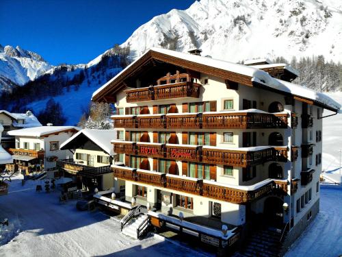 Wellnesshotel Engadin - carbon neutral hotel in Unknown City