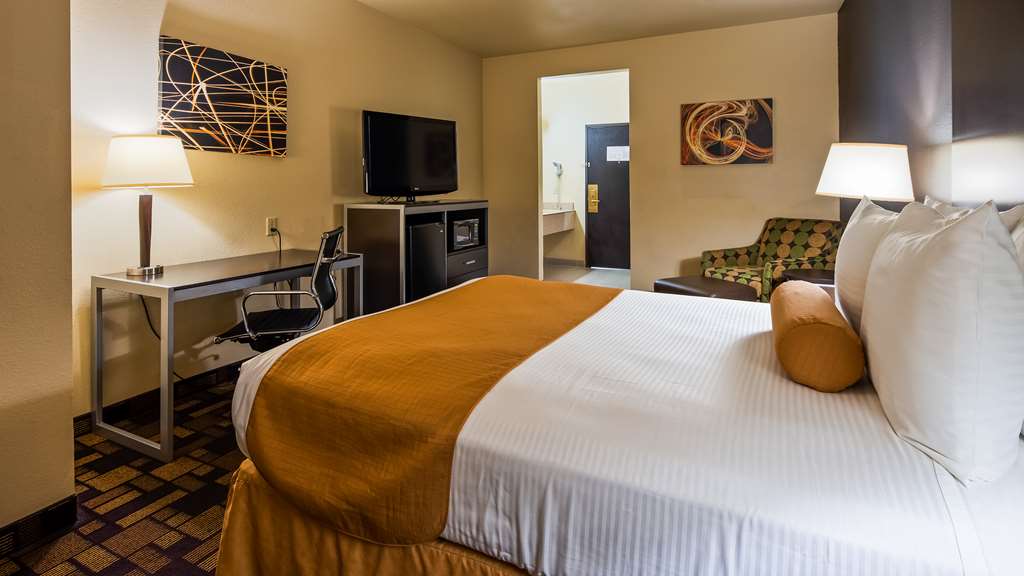 Best Western Windsor Pointe Hotel & Suites Frost Bank Center - photo 9