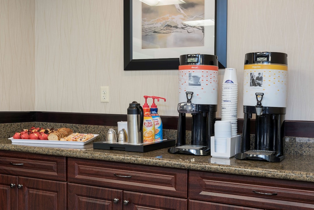 Hampton Inn Detroit Roseville - photo 5