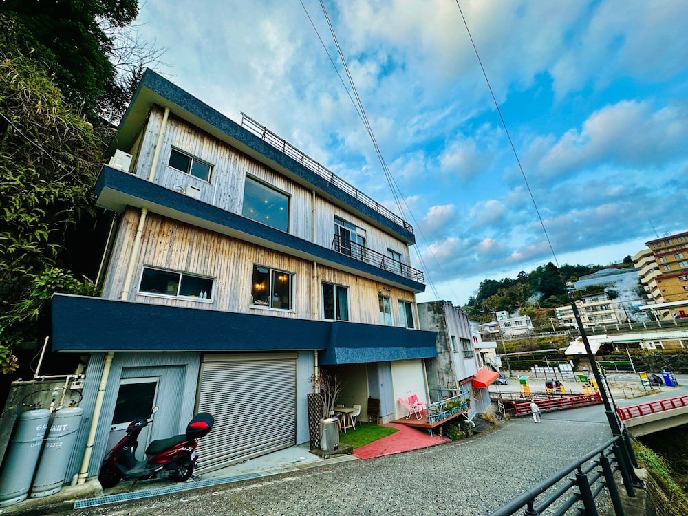 Fuminaya - carbon neutral hotel in Izu