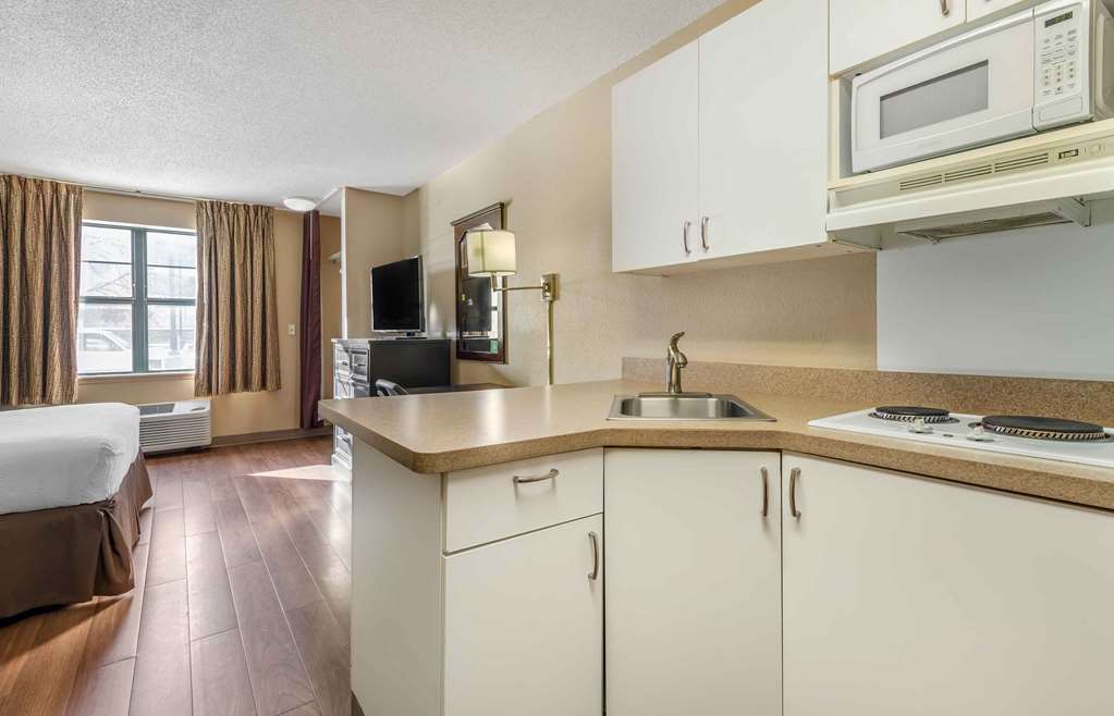 Extended Stay America Suites Minneapolis Maple Grove - photo 9