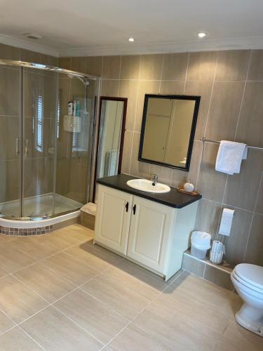 Nell & J s — 4-Star Luxury Hotel in Kingscourt, Republic of Ireland