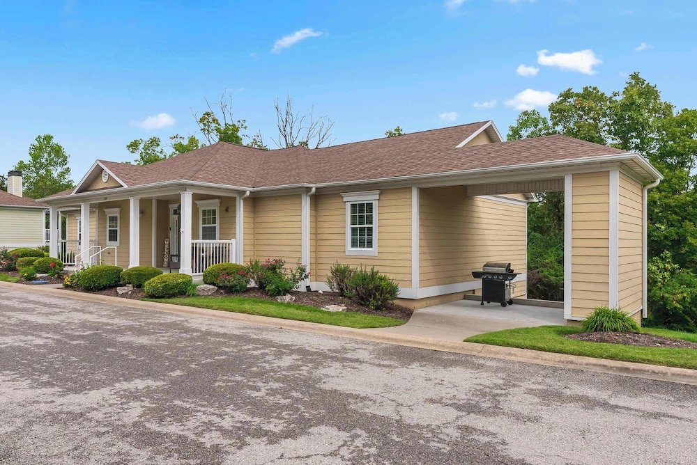 Villa at the Hills A Grand Branson Vacation 4 BDR Golf Resort Villa - featured photo