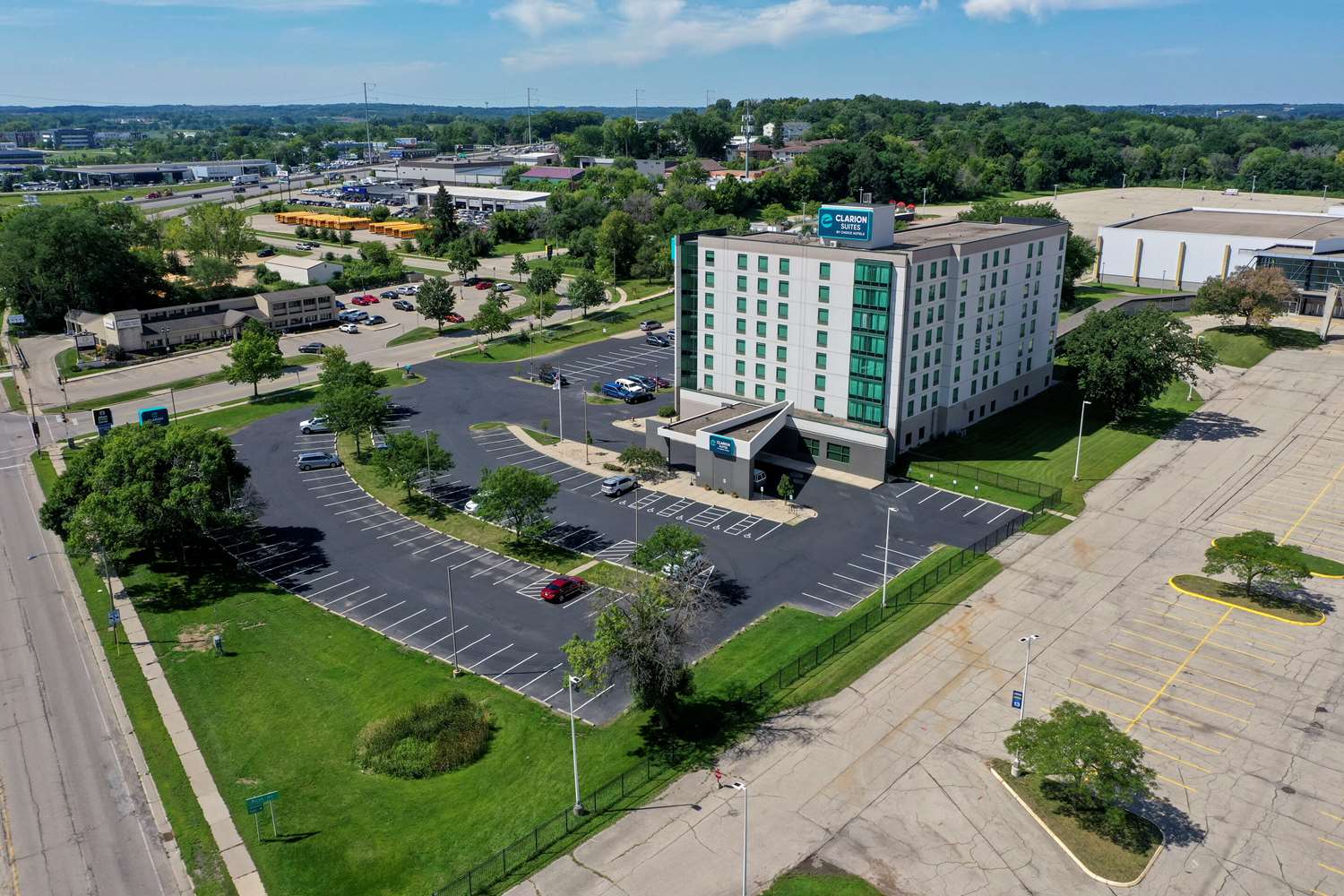 Clarion Suites Central - photo 6