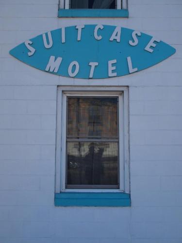 Suitcase Motel & Travel - photo 15