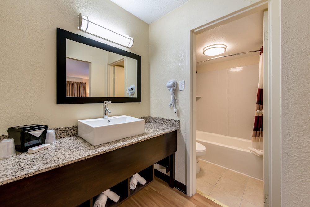 Red Roof Inn Marion IN - photo 25