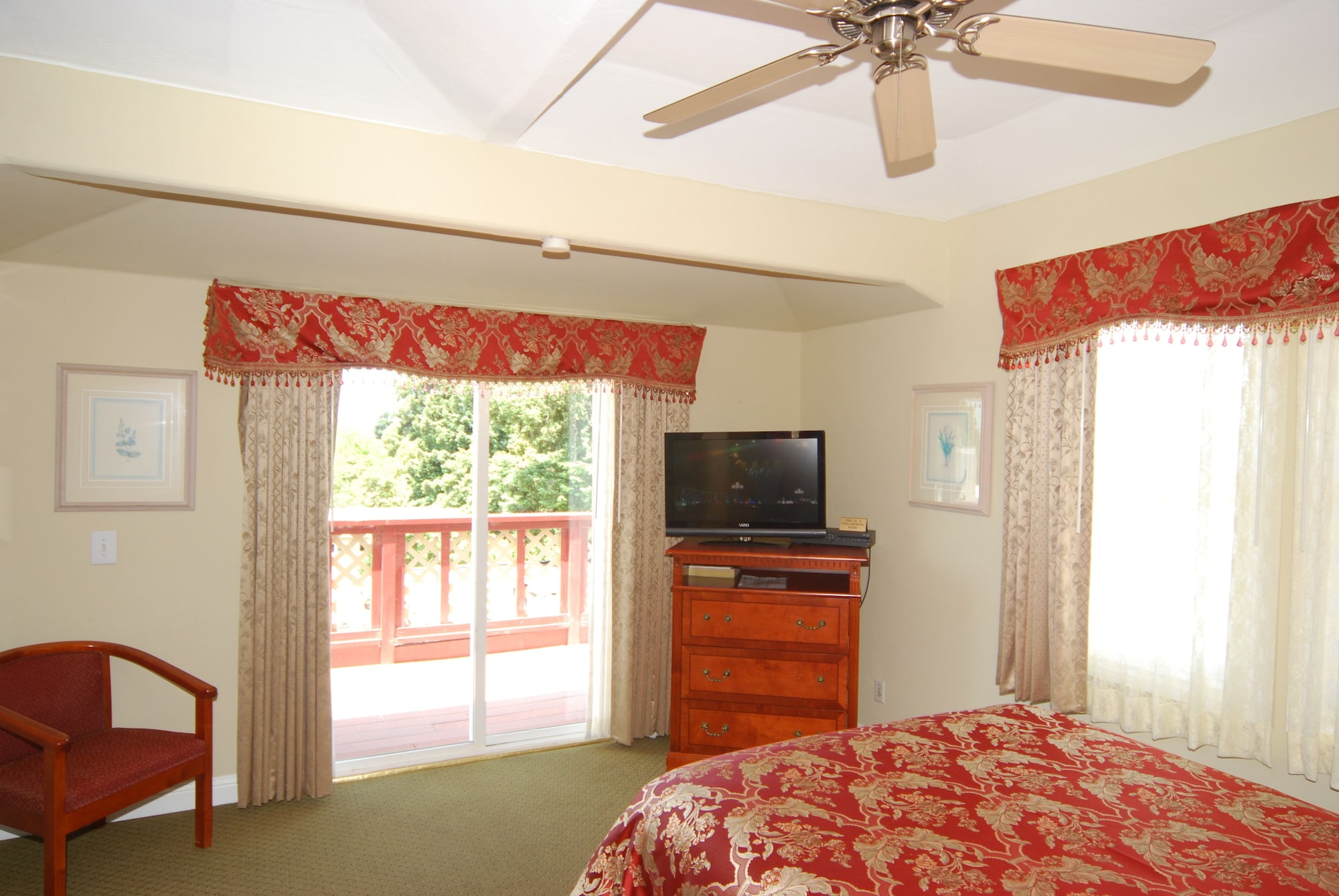 Rose Garden Inn - photo 5