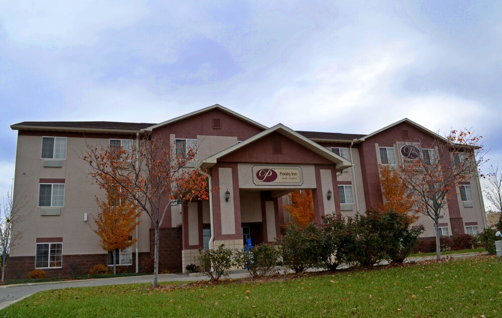Paola Inn And Suites - photo 48