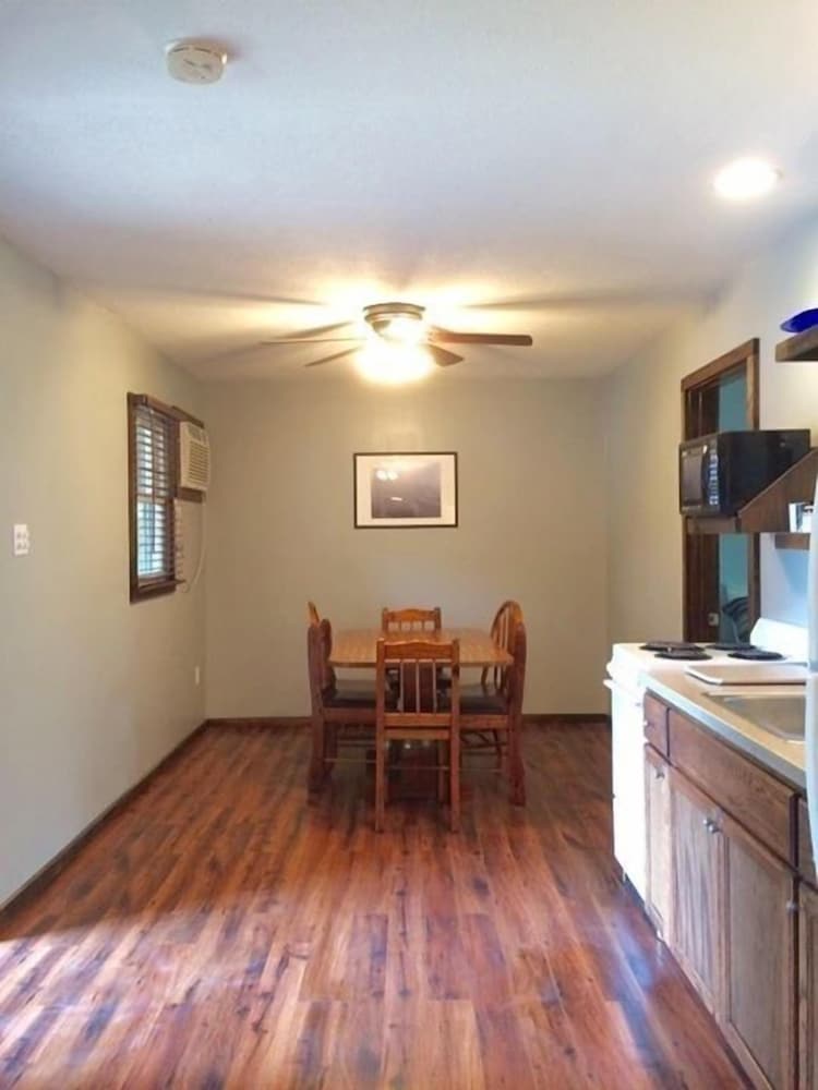 Calm Waters Cabin Resort - photo 21