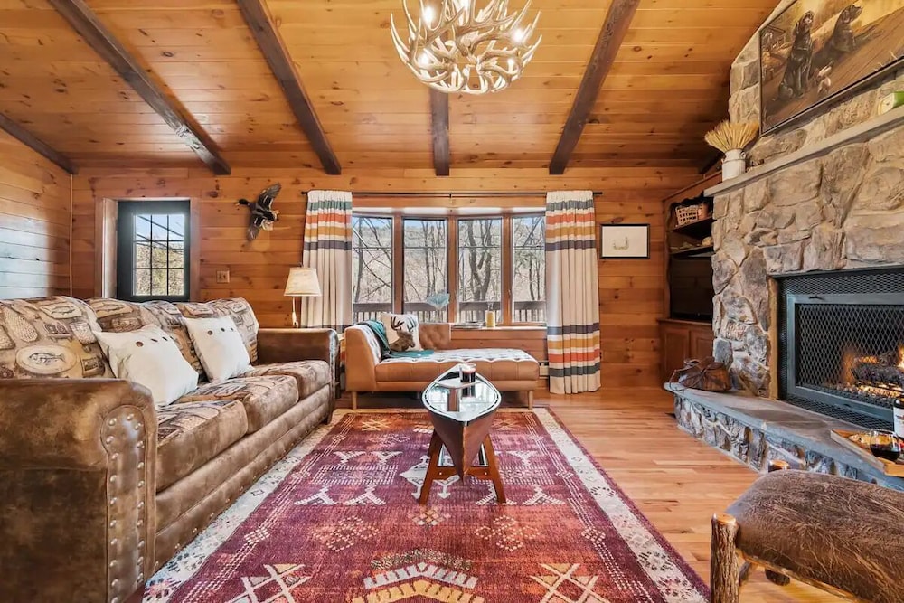 The Lodge At Tunkhannock Creek — 4-Star Luxury Hotel in Tunkhannock, United States