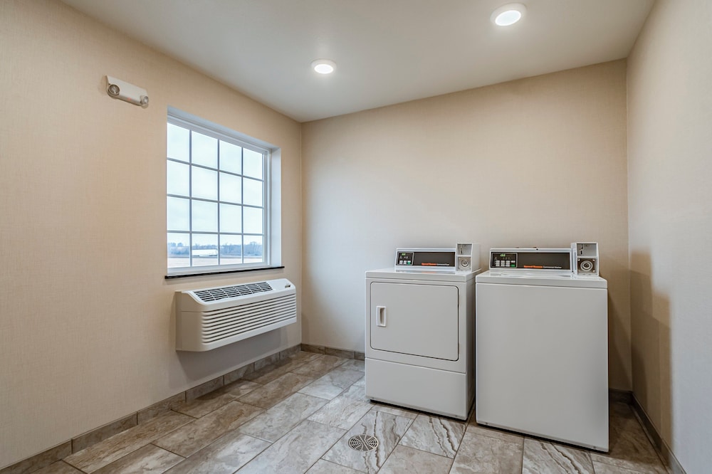 Cobblestone Inn & Suites Lamoni - photo 35