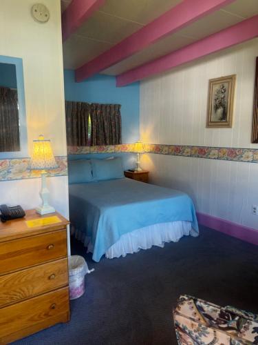 Claddagh Motel & Suites - photo 84