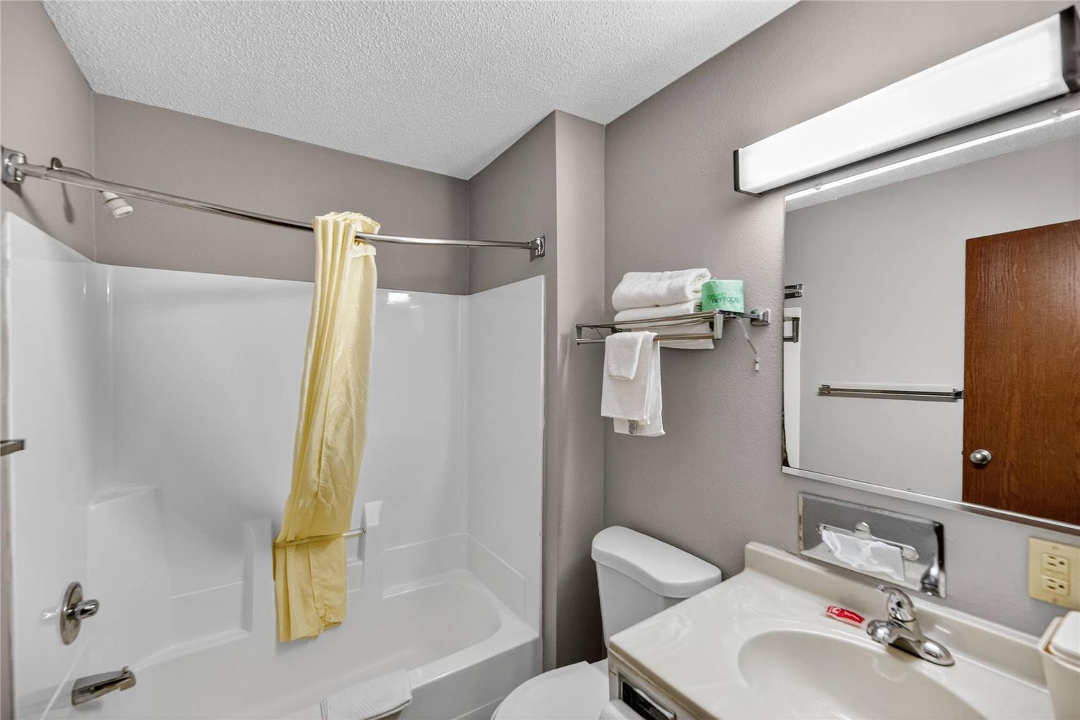 Econo Lodge Princeton - photo 34