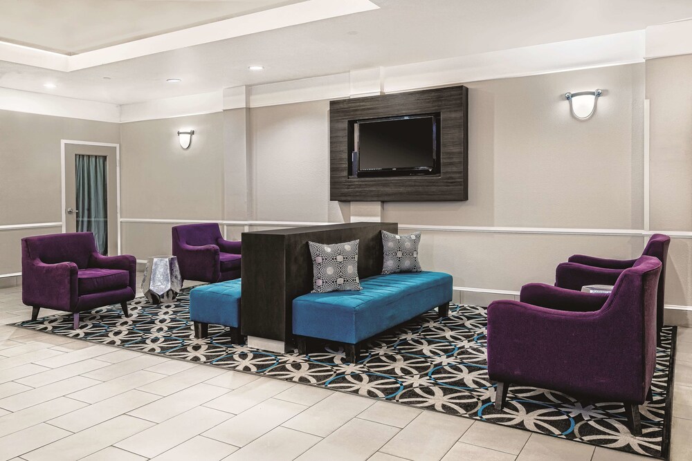 La Quinta Inn & Suites by Wyndham Houston Rosenberg - featured photo
