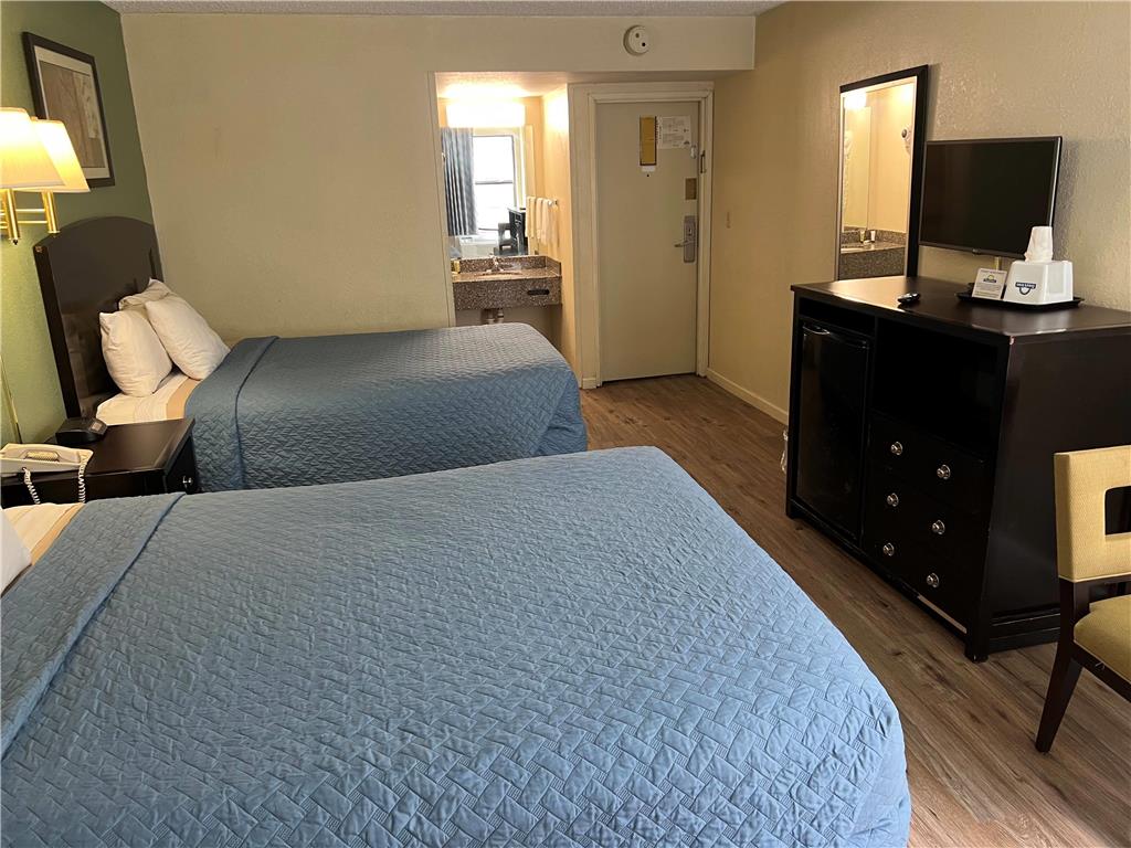 Days Inn by Wyndham Southern Hills ORU - photo 19