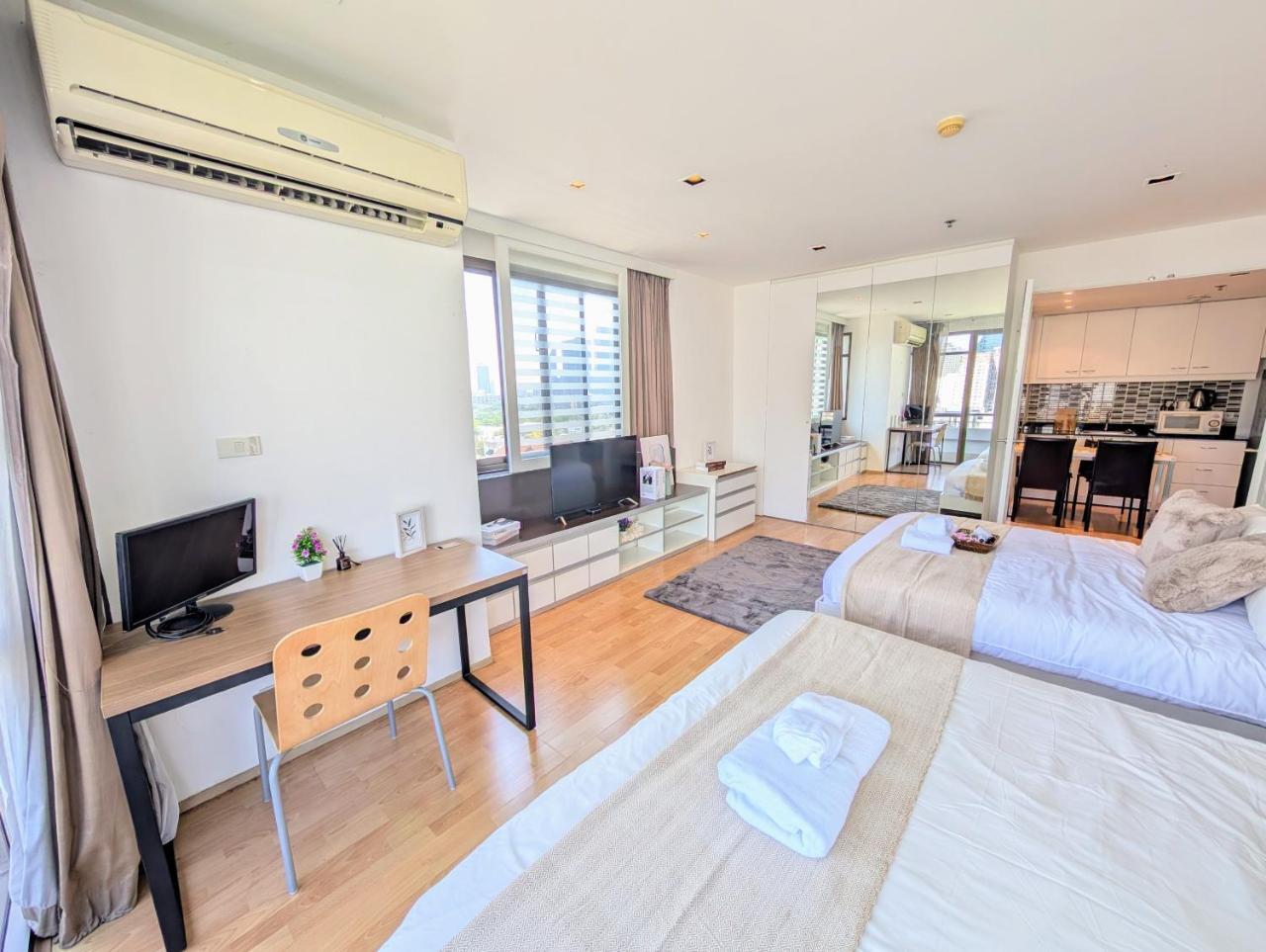 Spacious and Renovated 1 Bedroom 100m to Nana BTS 55 sqm