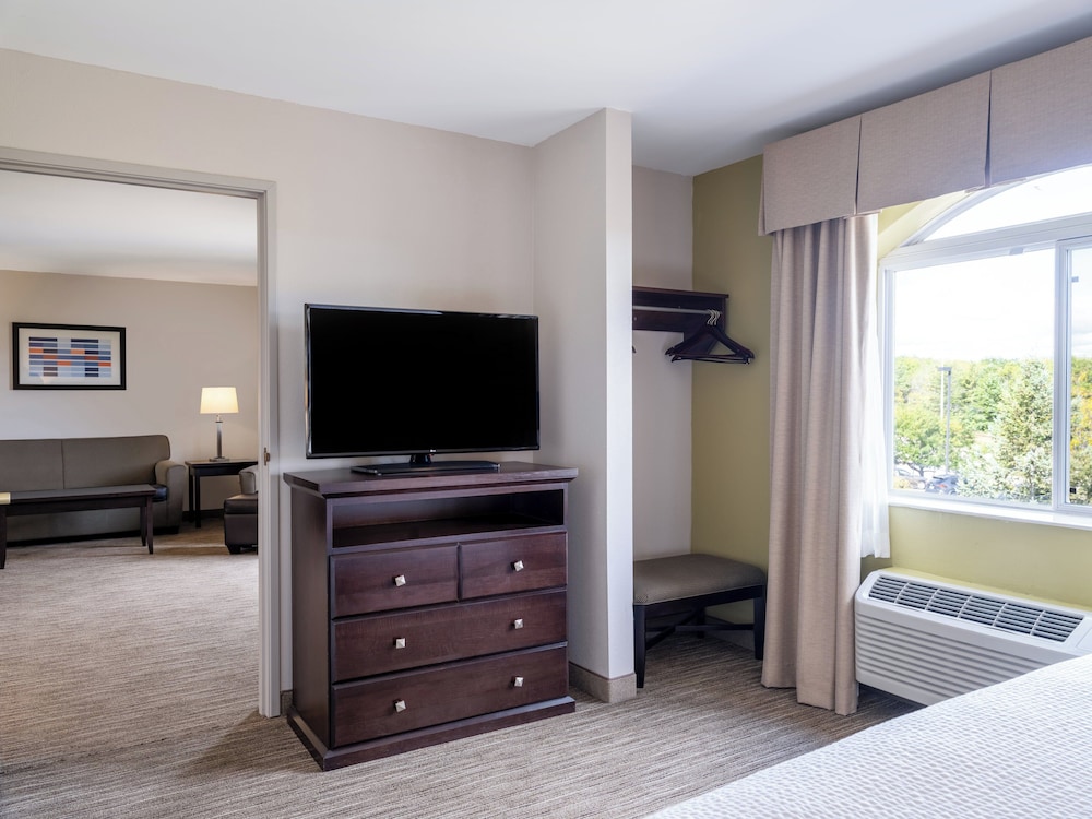 Holiday Inn Express & Suites Chicago Libertyville by IHG - photo 25