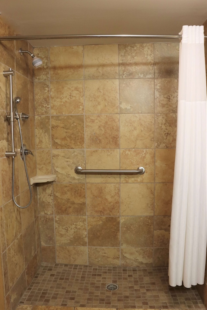 Hampton Inn & Suites Thibodaux - photo 43