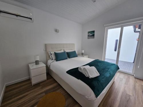 Sunflower Castle View in Óbidos — 4-Star Luxury Hotel in Obidos, Portugal
