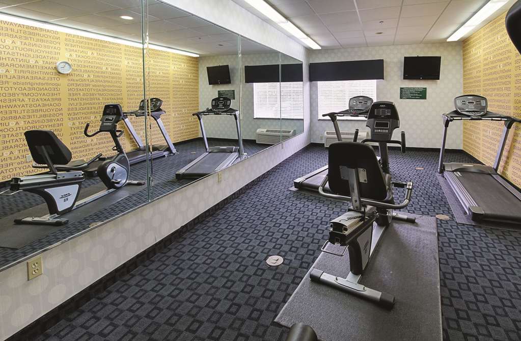 La Quinta Inn & Suites by Wyndham Dallas Hutchins - photo 12
