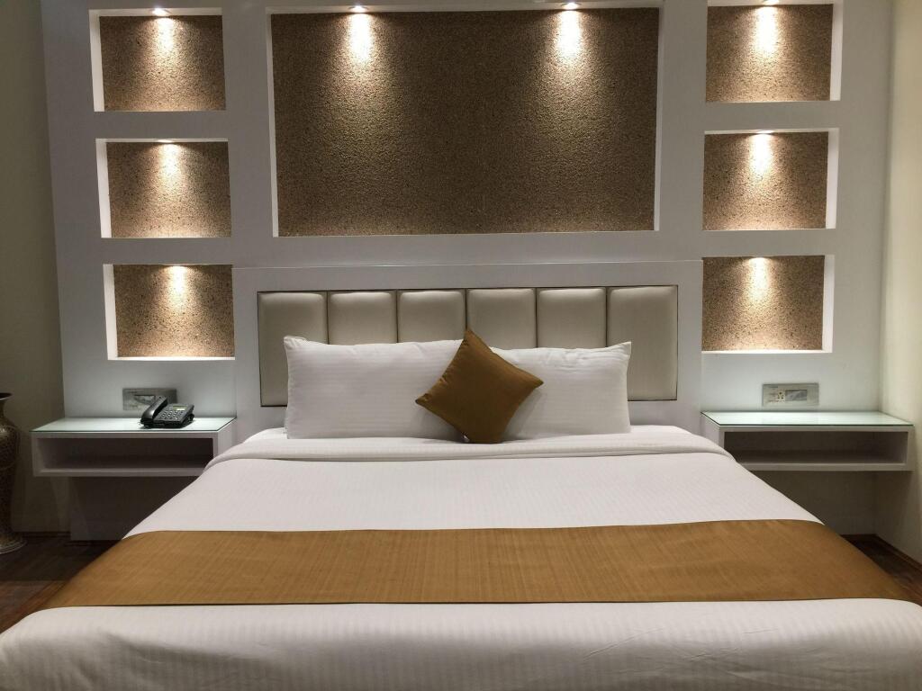 Hotel Heritage Luxury in Srinagar, India