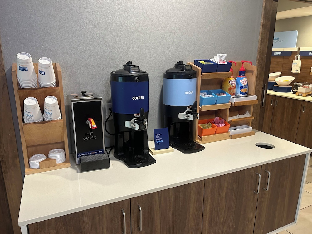 Holiday Inn Express & Suites Alice by IHG - photo 21